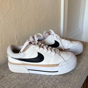 Nike Court Legacy Lift Size 9